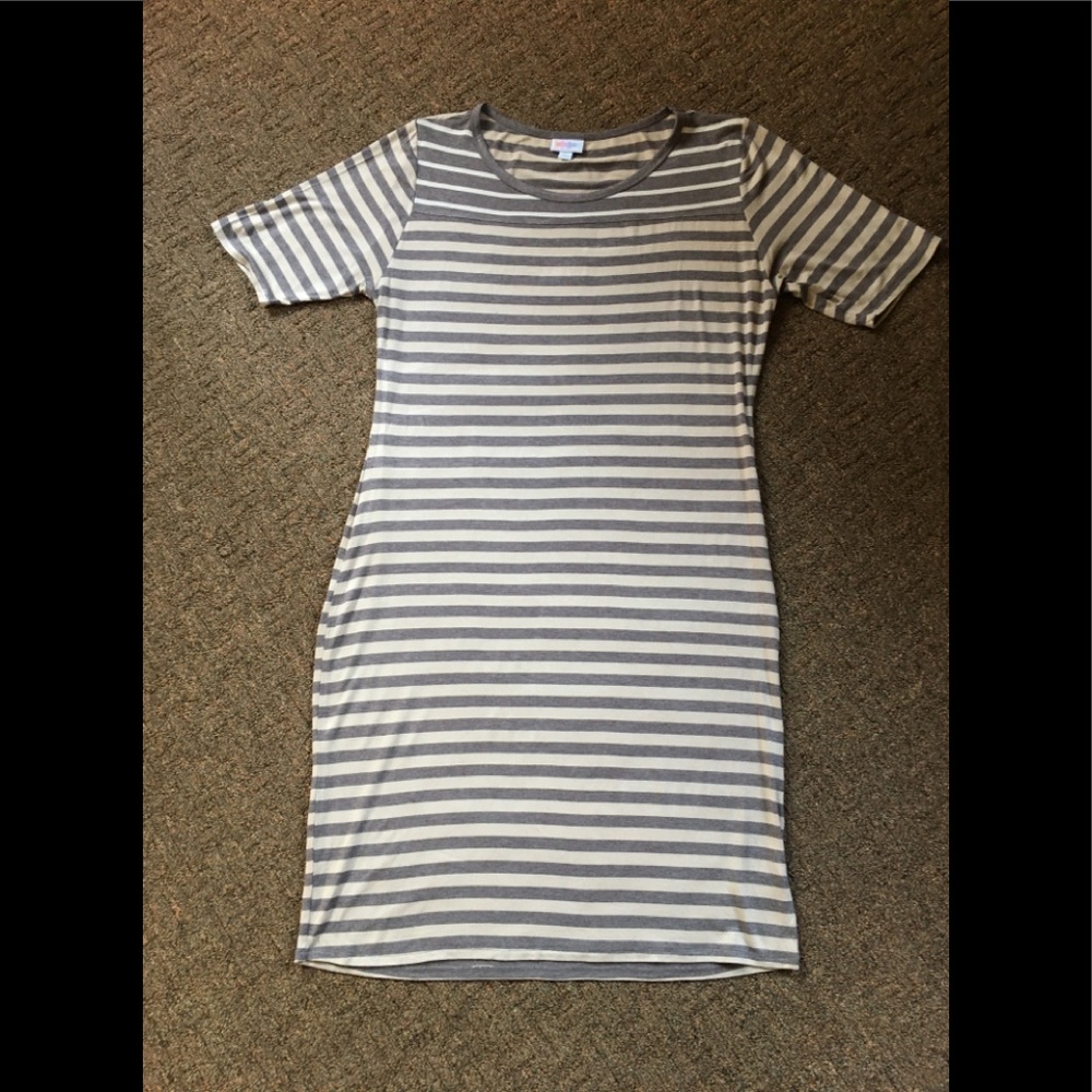 Cute 38” long fitted lovely colors good cond